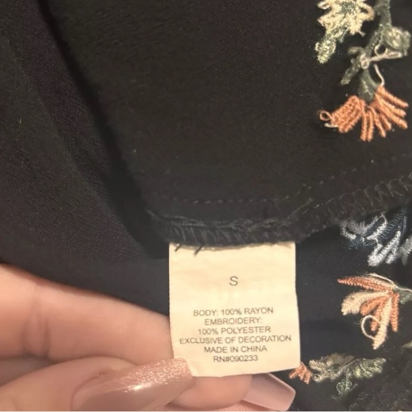 Kendall & Kylie Romper Small Black Pink Blue Floral Embroidered Lace Up Short - Picture 7 of 7